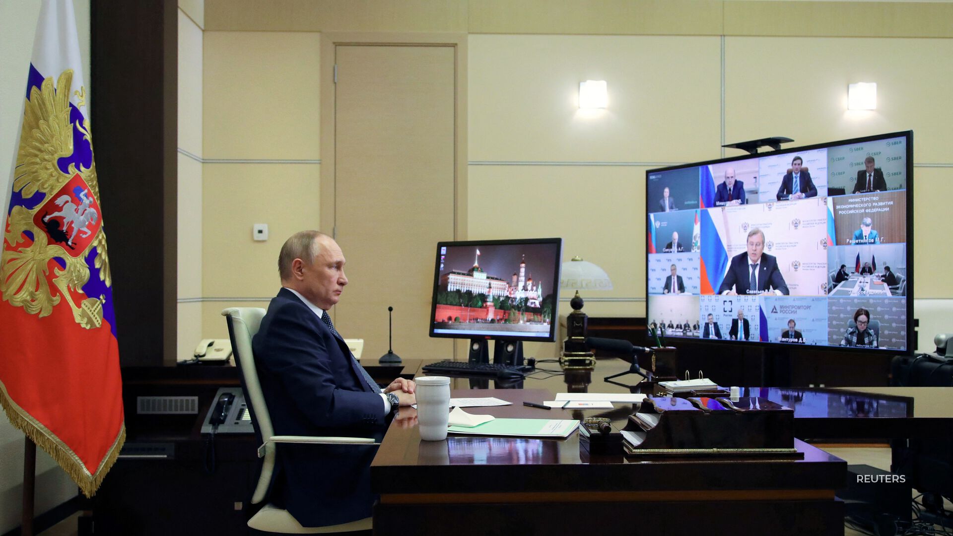 Putin appears to not be on the same page with his advisers and troops.