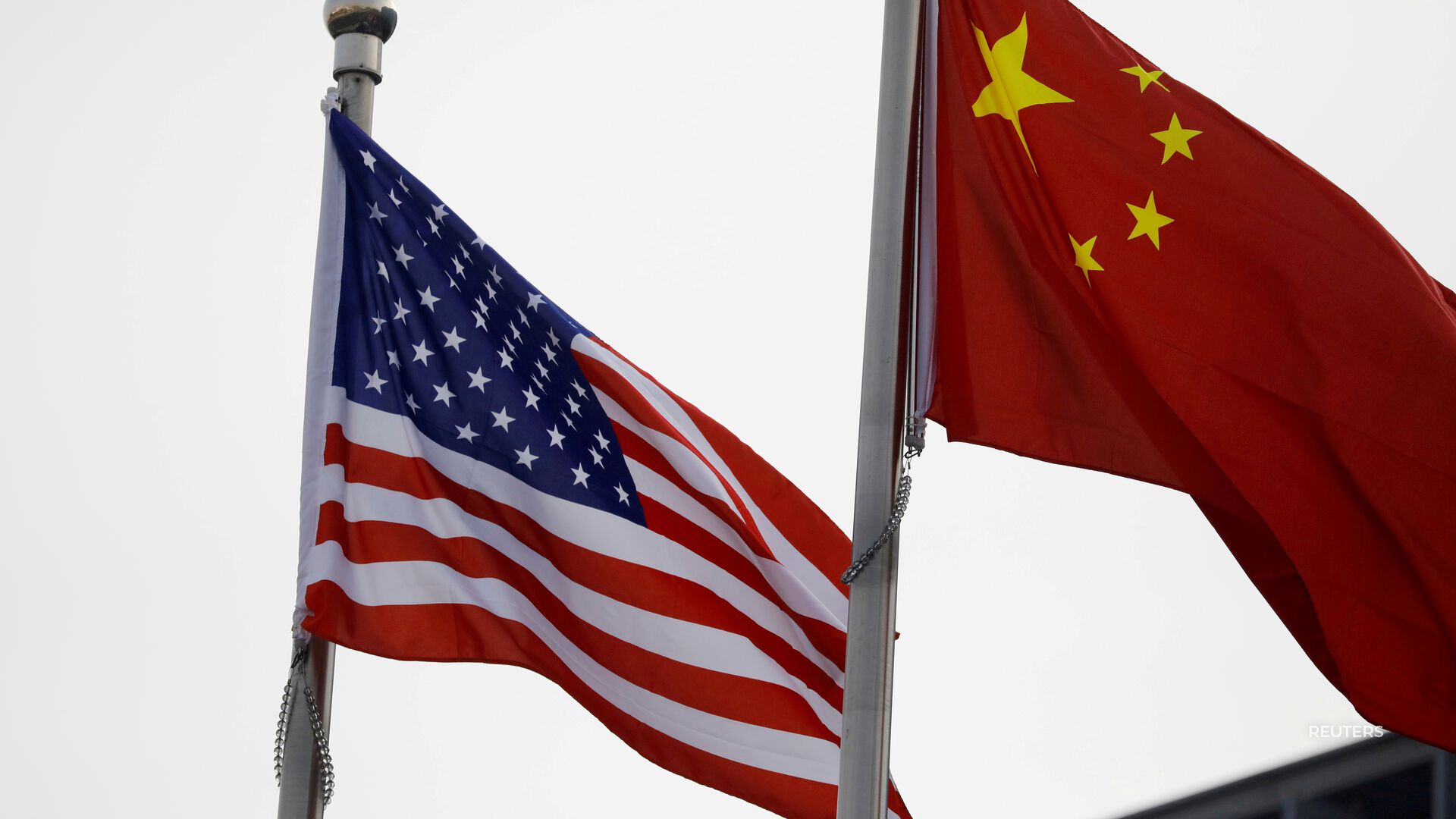 Federal agent charged in Chinese spy scheme