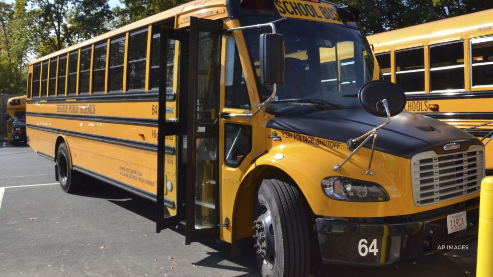 The Biden administration is to announce roughly $1 billion in grants going to nearly 400 school districts to buy about 2,500 electric buses.