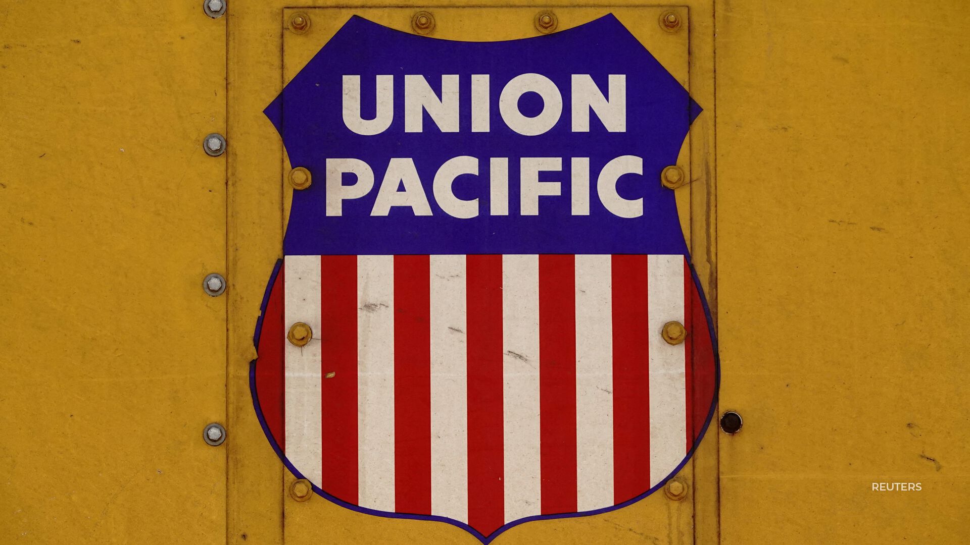 The CEO of Union Pacific Railroad, Lance Fritz, announced Sunday that he will be stepping down from the position.