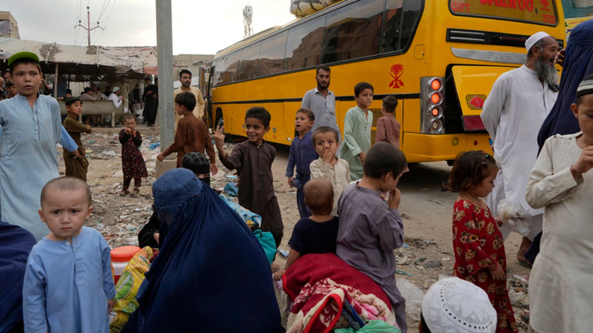 Amid Pakistani Expulsion Threats, Afghan Refugees Return Home