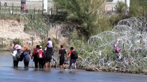 A Texas judge ordered Border Patrol agents not to remove the razor wire installed by the state along the border in Eagle Pass.