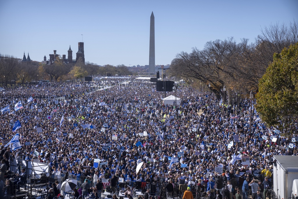 Crowds of supporters gather on the National Mall at the March for Israel on Tuesday, Nov. 14, 2023, in Washington. The Washington Monument is seen in the distance.  (AP Photo/Mark Schiefelbein)