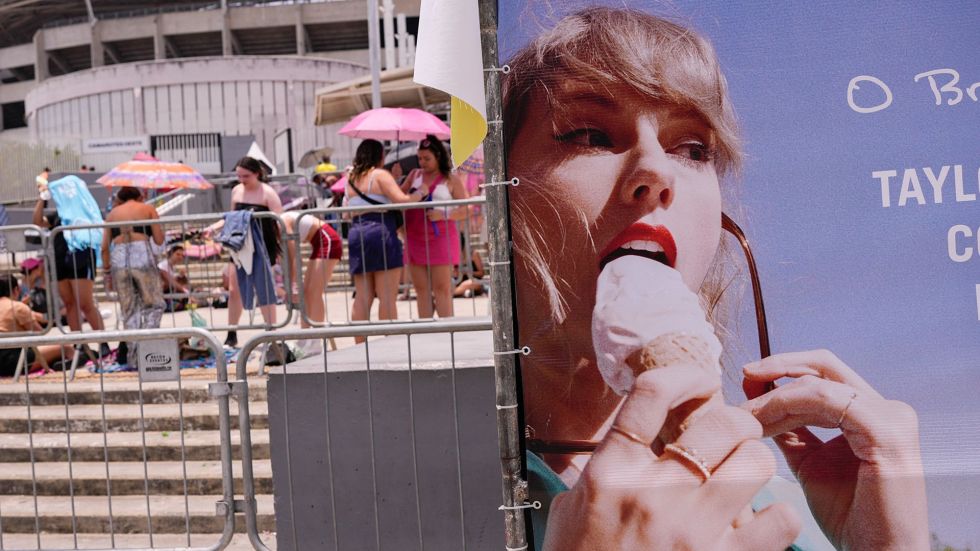 Following a fan’s tragic death, Taylor Swift postponed a concert in Rio de Janeiro, amid the eighth heat wave Brazil has seen this year.