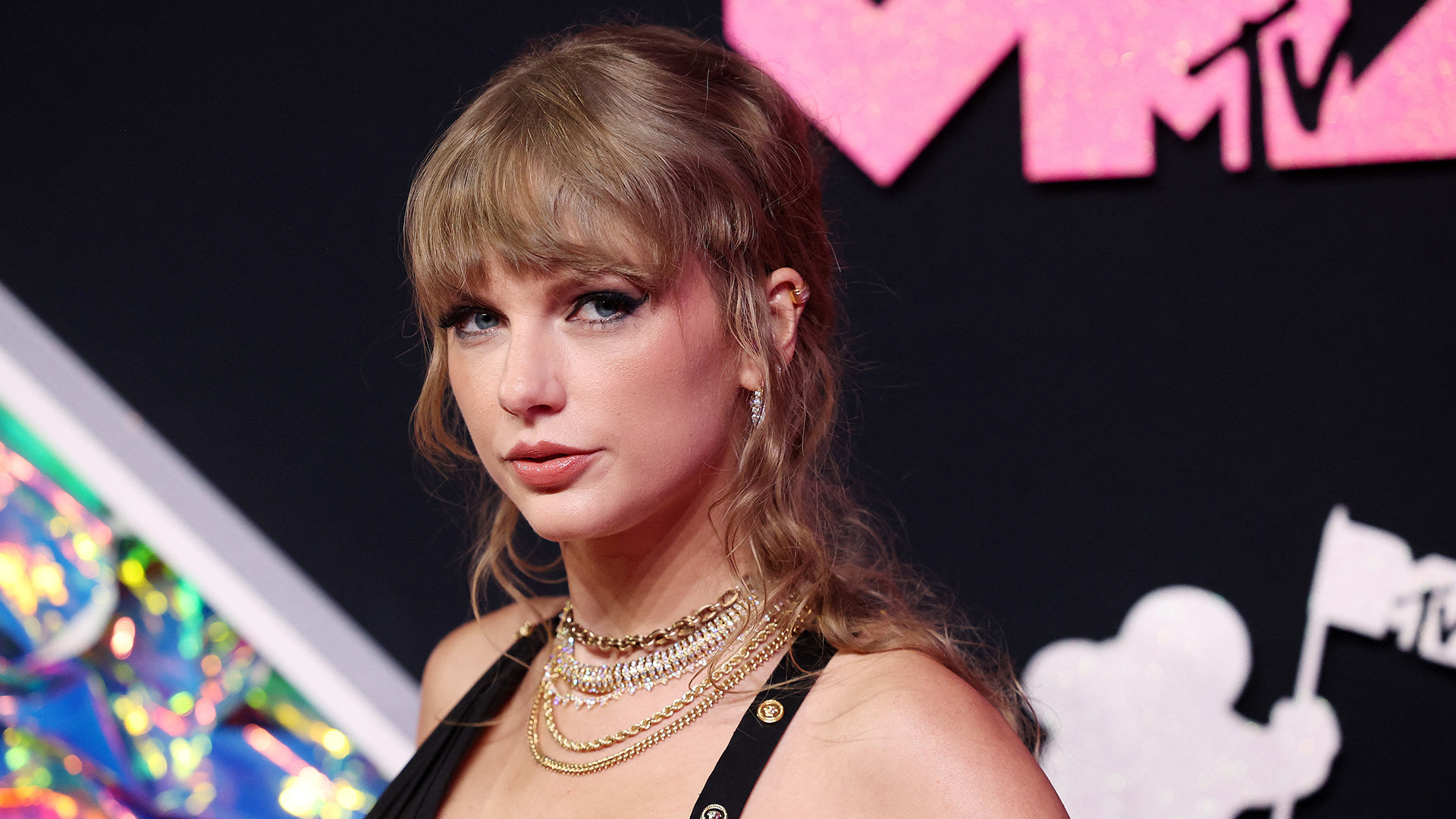 Taylor Swift fans in uproar as singer faces explicit AI images, repeat  stalker
