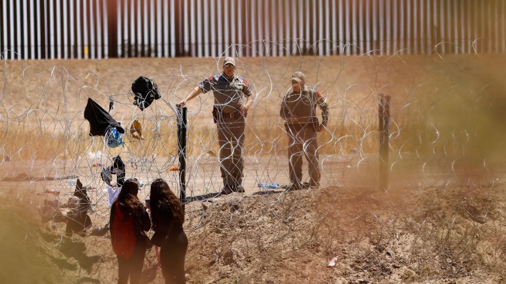 Hours later, the migrants breached the concertina and rushed for the border wall in El Paso, Texas, according to the same source.