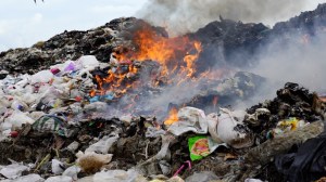 With the world generating more than 2 billion tons of trash every year, researchers have been working on ways to convert waste into energy.