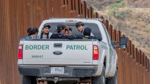 The U.S. increased its deportations of migrants in the country illegally, marking an uptick in immigration enforcement before the election.