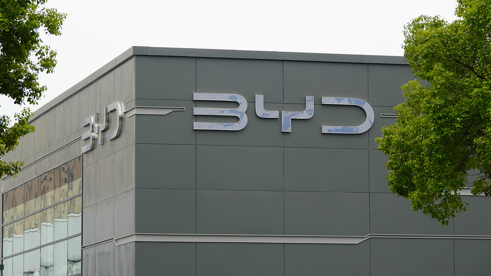 As the EU implements increased tariffs on Chinese EVs, Beijing-backed automaker BYD is reportedly building a new  billion plant in Turkey.