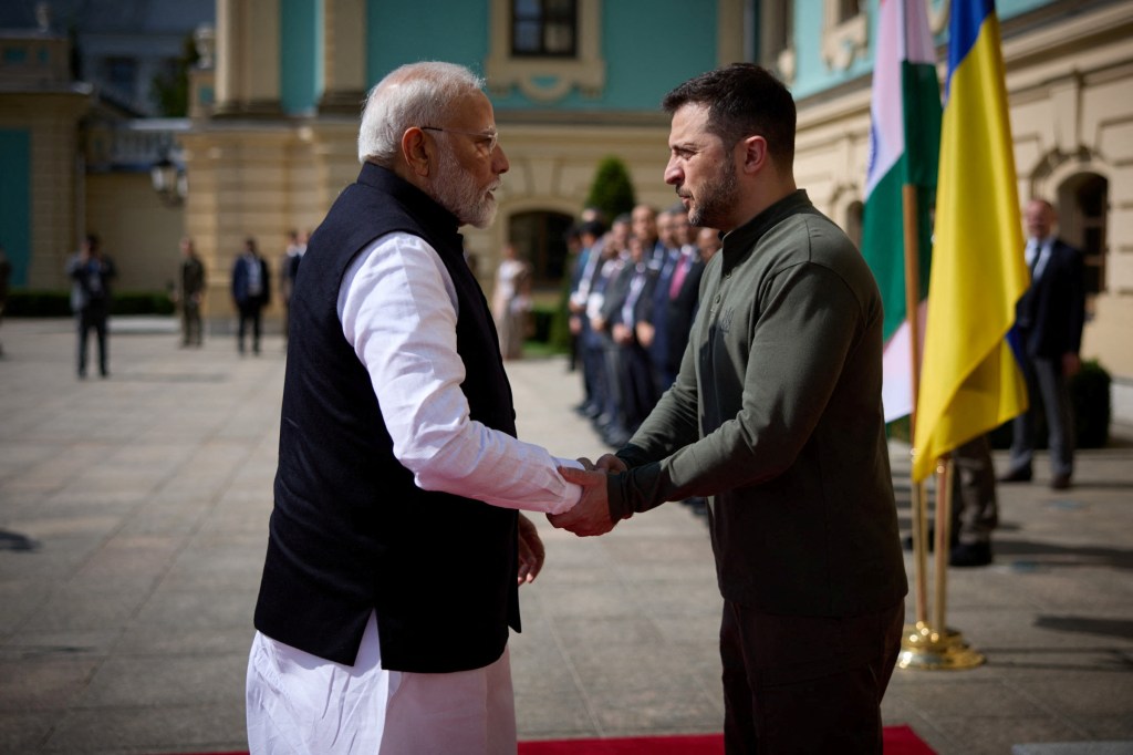 Ukraine's President Volodymyr Zelenskiy welcomes India's Prime Minister Narendra Modi, amid Russia's attack on Ukraine, in Kyiv, Ukraine August 23, 2024. Ukrainian Presidential Press Service/Handout via REUTERS ATTENTION EDITORS - THIS IMAGE HAS BEEN SUPPLIED BY A THIRD PARTY.