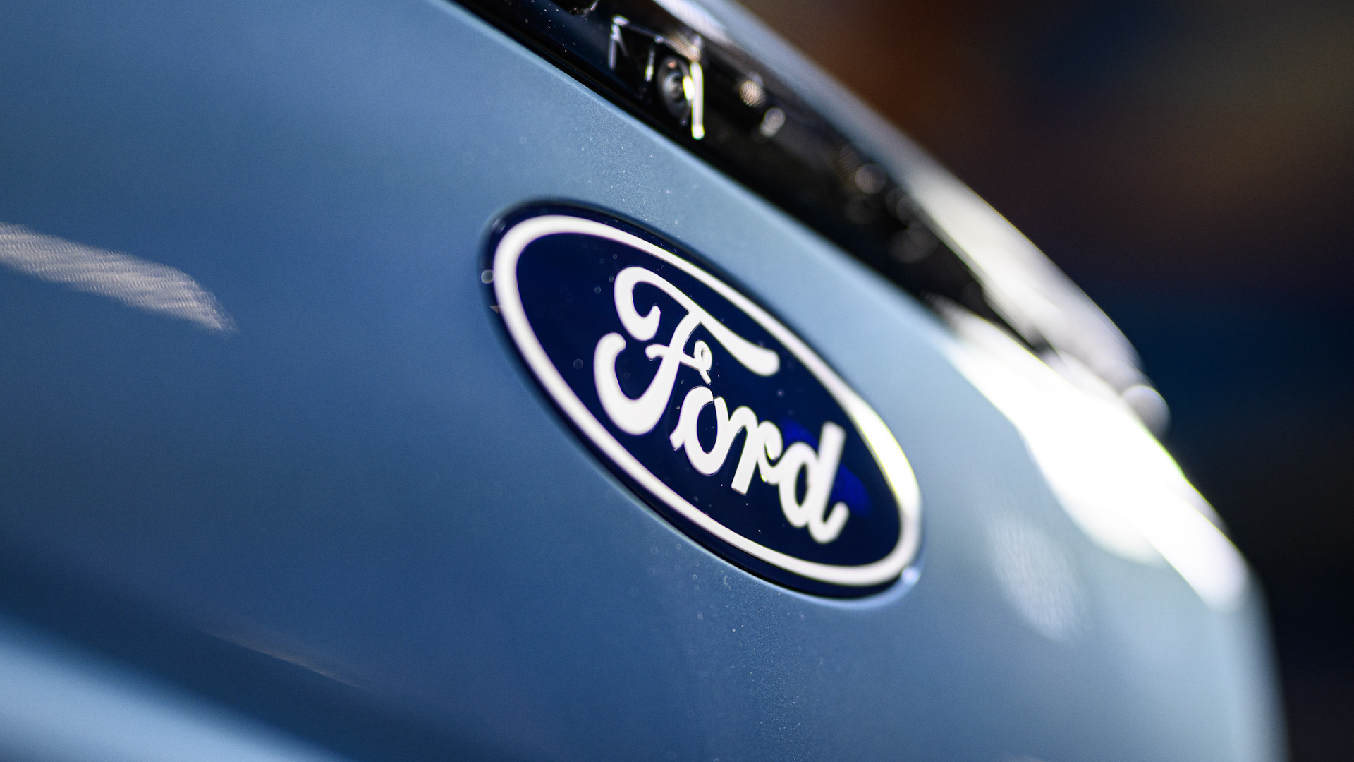 Ford has announced a series of adjustments to its EV strategy, following reports that the automaker is losing 0,000 on each one it sells.