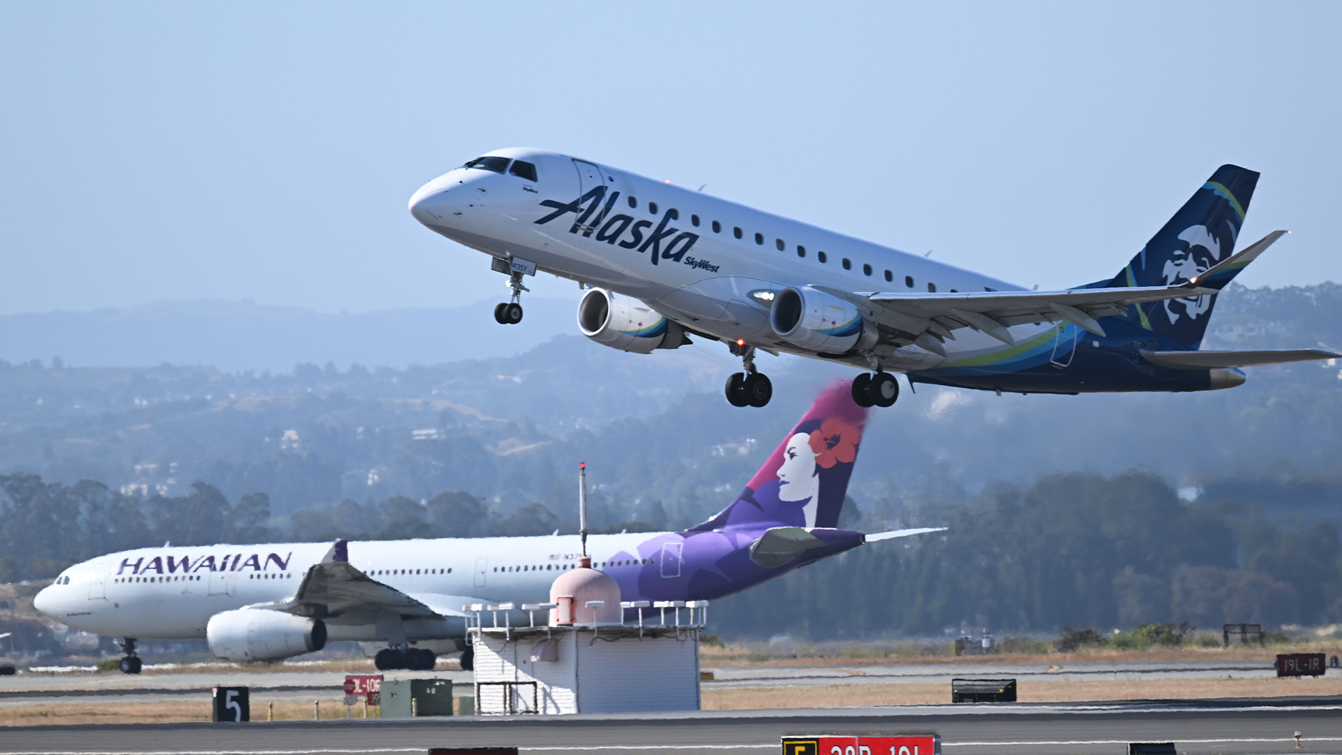 The Department of Justice will not challenge a .9 billion merger between Alaska Airlines and Hawaiian, paving the way for further approval.