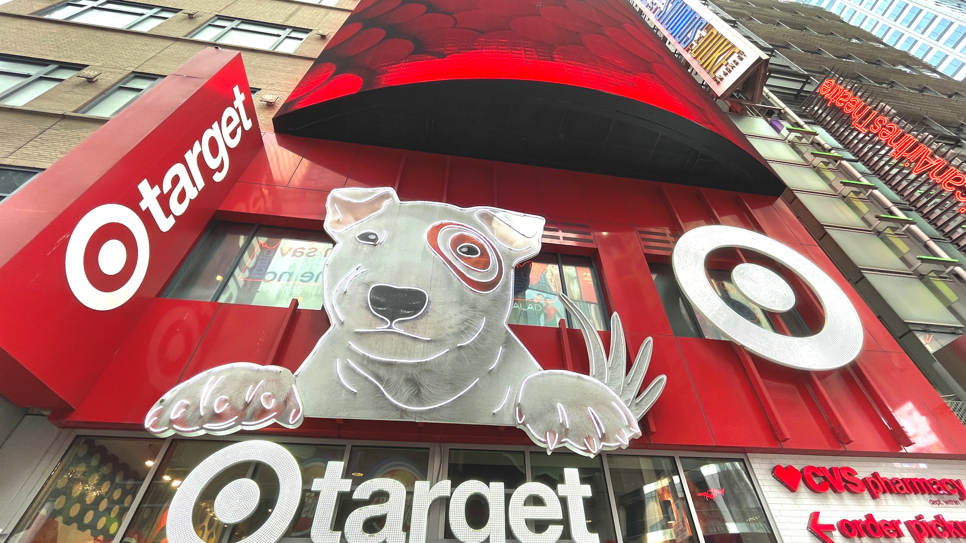 Target beat Q2 earnings expectations with 2% sales growth, 3% traffic increase and raised profit forecast, showing consumer resilience.