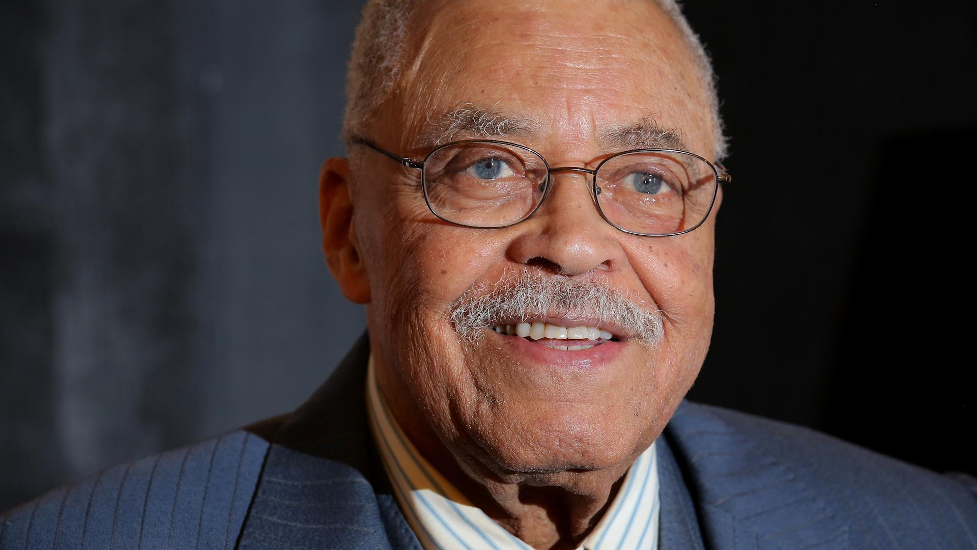 Broadway will pay tribute to the legendary James Earl Jones this Thursday, Sept. 26, with lights dimming on the Great White Way.