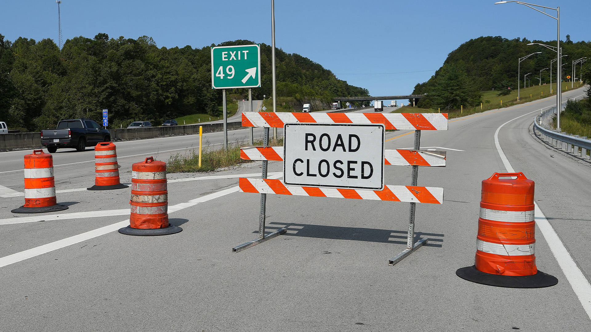 Authorities in Kentucky have entered the fourth day of a manhunt, searching for a man they believe shot multiple people on Interstate 75.