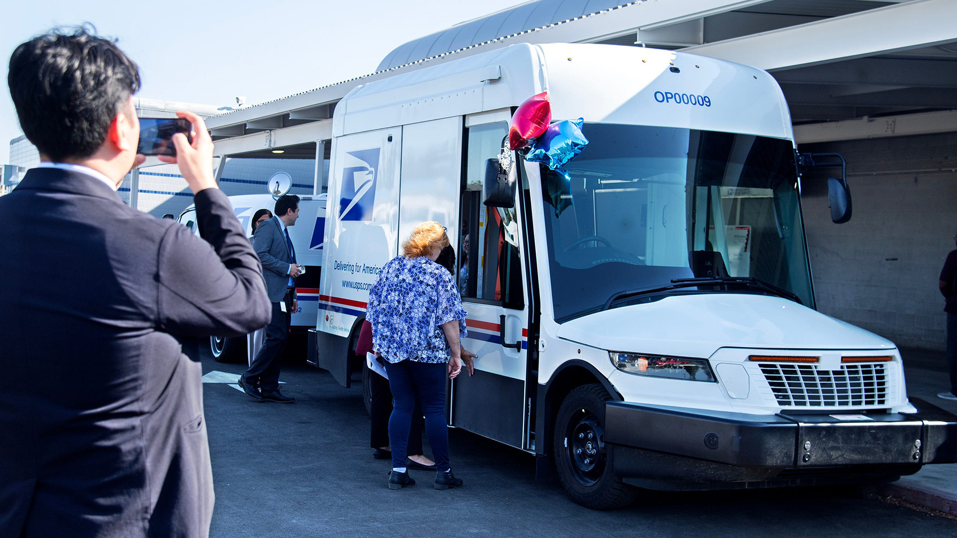 The USPS delivered its new mail trucks to replace the aging fleet. The first electric trucks are now on mail routes in Georgia.