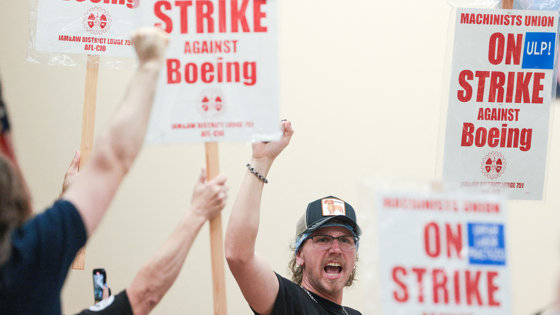 Boeing Machinists Reject Labor Contract, Extend Strike