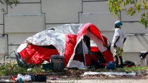 A new law in Florida prohibits homeless individuals from sleeping in outdoor public spaces is now in effect.