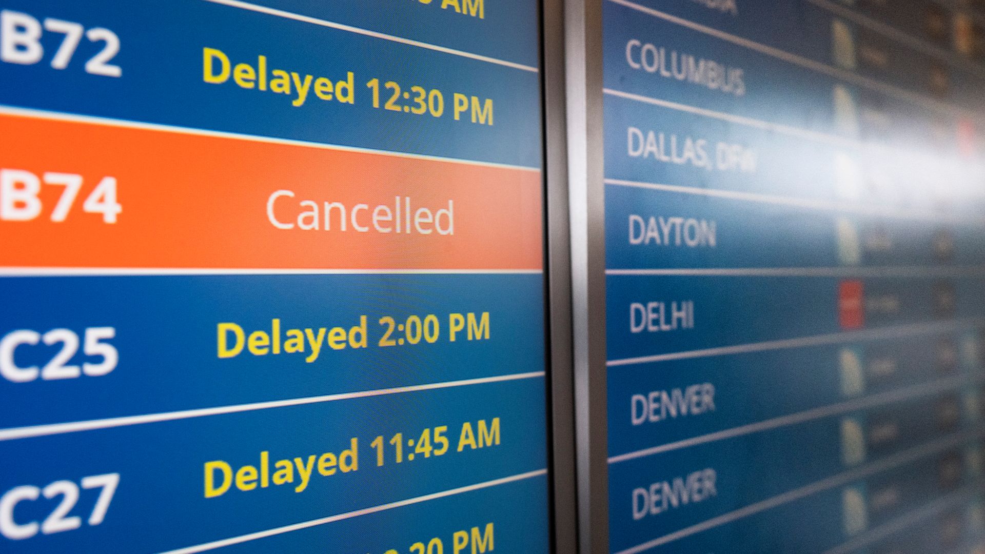 New rule requires full cash refunds for flight delays, cancellations