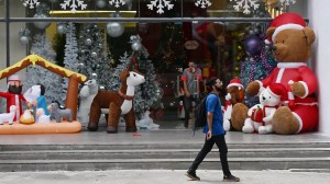 Venezuelans woke up to find a Christmas tree standing tall in downtown Caracas on Oct. 1, marking the start of a new holiday season.