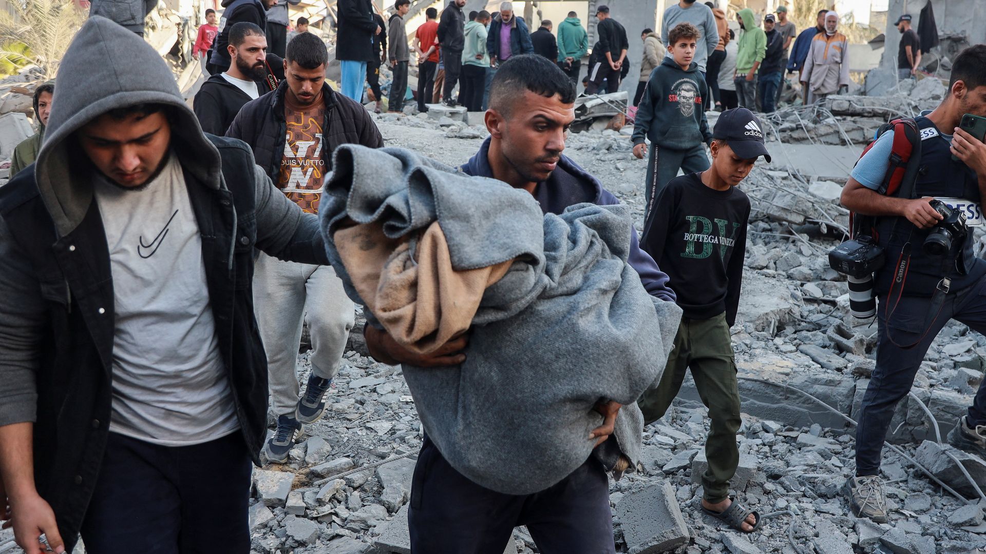 Palestinians in northern Gaza reportedly fear that they will no longer be able to return to home after Israeli raids in the region.