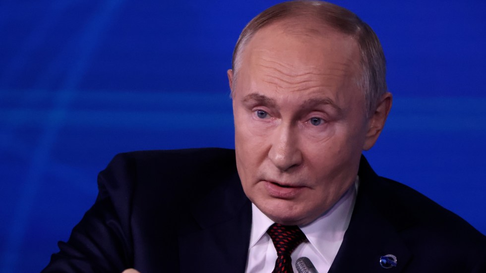 Russian President Vladimir Putin has expressed willingness to discuss a ceasefire in Ukraine with U.S. President-elect Donald Trump, but only under specific and stringent conditions. Putin’s proposal includes freezing the conflict along the current front lines, allowing Russia to retain significant territory, including Crimea and large portions of the Donetsk, Luhansk, Zaporizhzhia, and Kherson regions.