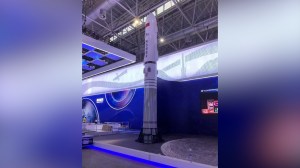 China has revealed a redesigned version of its Long March 9 rocket, a key component of its ambitious space program, and the new design bears a striking resemblance to SpaceX’s Starship. This update was showcased earlier this week at an airshow in Zhuhai, signaling a major shift in China’s approach to reusable space technology.