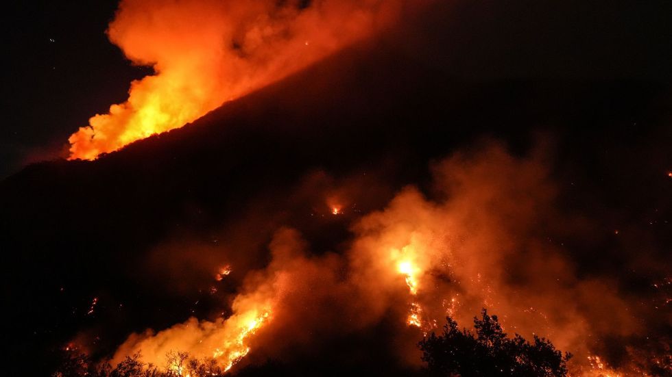 A wildfire in Malibu has spread at a rapid rate forcing thousands of people to flee their homes, including some celebrities.