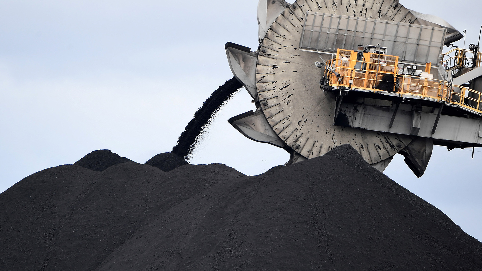 Global coal usage reached a record high in 2024, driven by demand in China and India, with the IEA projecting a plateau through 2027.