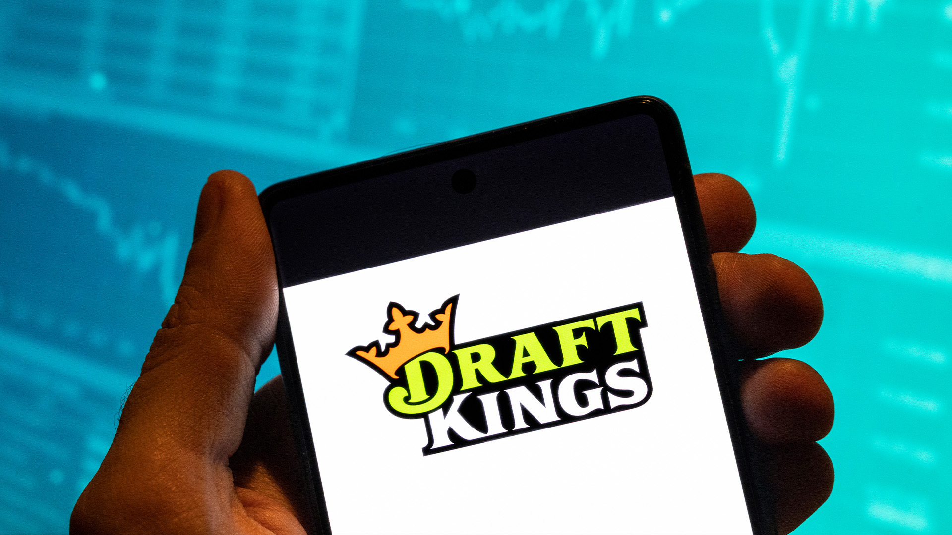 Wife sues DraftKings claiming husband stole from kids and lost M gambling