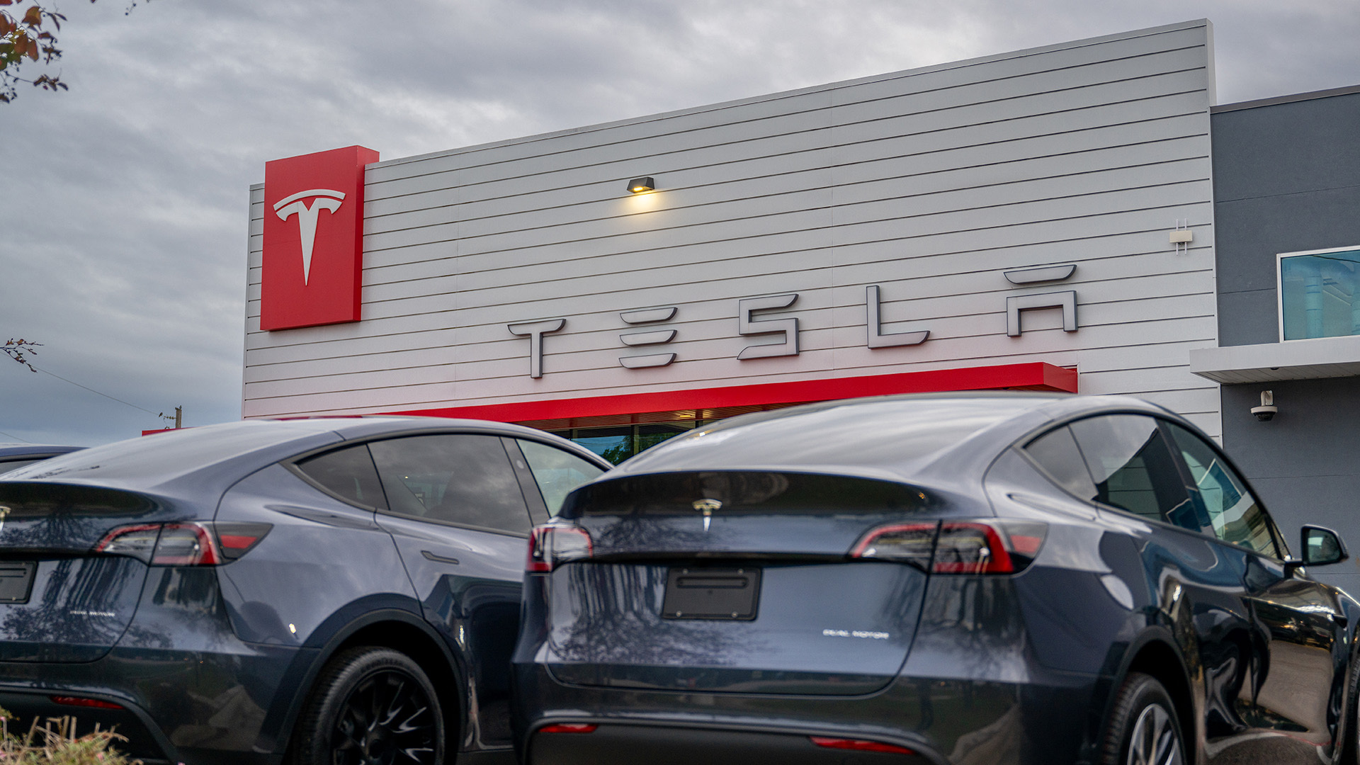 Tesla wants higher taxes and stricter emissions rules for gas cars in the UK