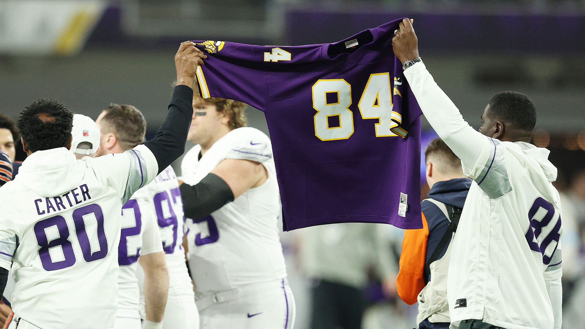 The Minnesota Vikings paid tribute to Randy Moss, one of their all-time great players, during their win over the Chicago Bears.