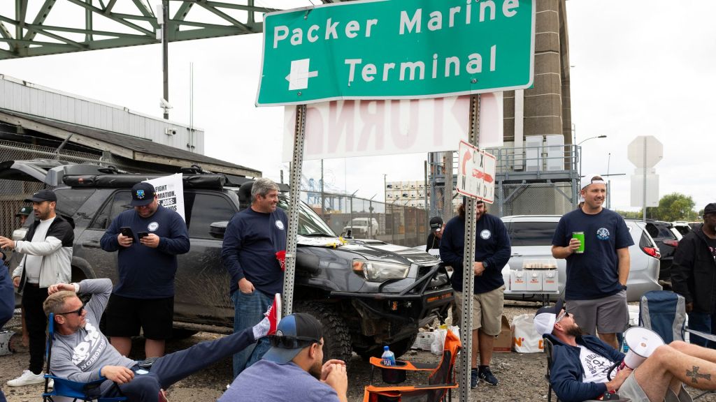 U.S. Longshoremen reached a tentative agreement with ports and shippers on a six-year contract, avoiding a potential strike.