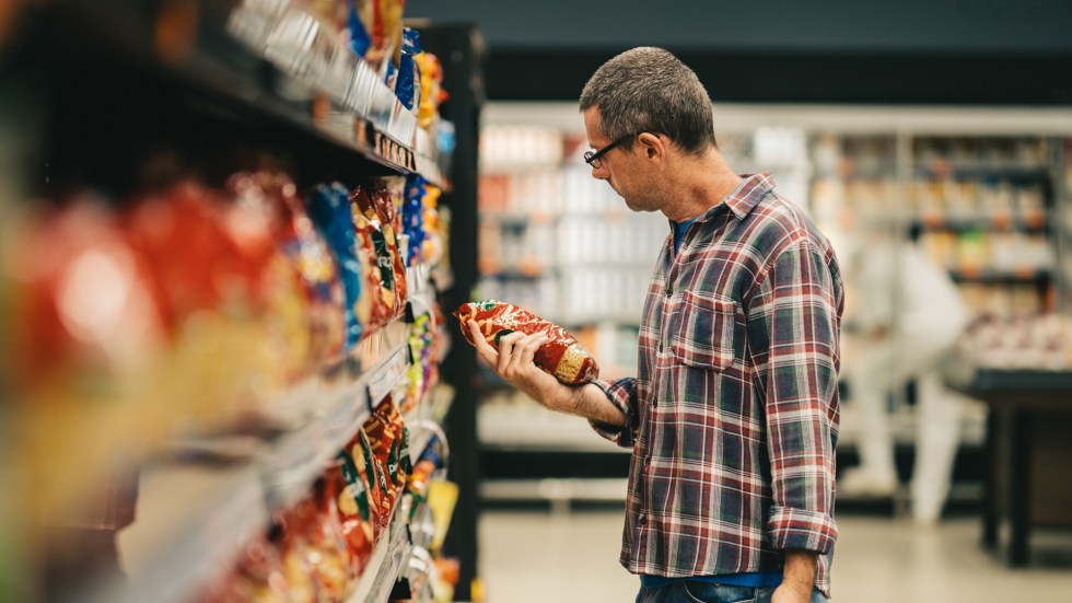 The FDA wants new food warning labels to be located on the front of food packaging and boxes in order for consumers to make healthier choices.