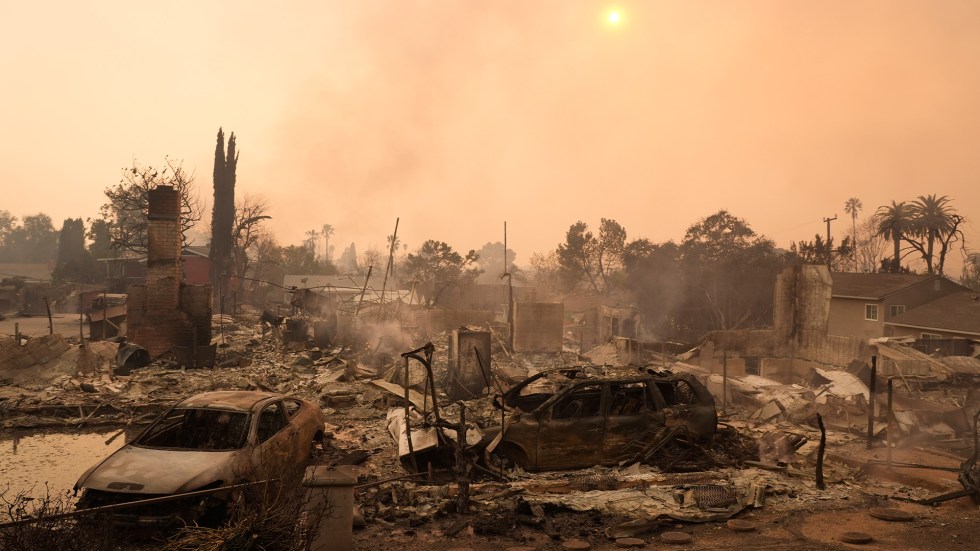 Southern California wildfires devastate homes, including those of Hollywood stars like James Woods and Paris Hilton.