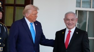 Netanyahu gifts Trump golden pager, referencing suspected Mossad operation that exploded Hezbollah devices.