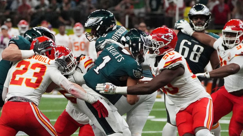 The Philadelphia Eagles have dominated the Kansas City Chiefs through the first 30 minutes of Super Bowl LIX. The score at the half is 24-0.