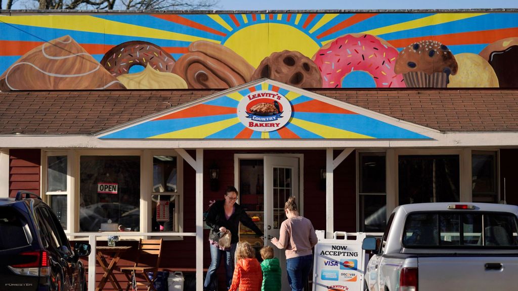 A federal judge will decide if the N.H. town's actions against a bakery mural violate free speech rights, as the owner, Sean Young, claims.