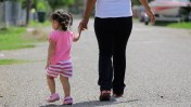 A federal appeals court has upheld an injunction blocking President Donald Trump’s executive order that seeks to end birthright citizenship for children born in the United States to noncitizen parents. The 9th U.S. Circuit Court of Appeals rejected the Justice Department’s request to reinstate the order, marking the first time an appellate court has ruled on the issue. Lower courts in Maryland, Massachusetts, and New Hampshire have also issued similar rulings, with ongoing appeals in those cases.