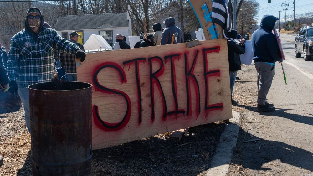 Kathy Hochul signed an order prohibiting all fired prison guards who participated in the recent strike from working for the state ever again.