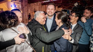 Greenland’s political landscape shifted dramatically following parliamentary elections on Tuesday, March 11, as the center-right Demokraatit Party secured an unexpected victory. The pro-business party, which supports a gradual approach to independence from Denmark, unseated the left-wing Inuit Ataqatigiit (IA) party, which had governed for years.